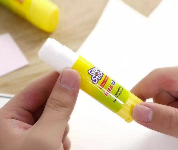 How Glue sticks work